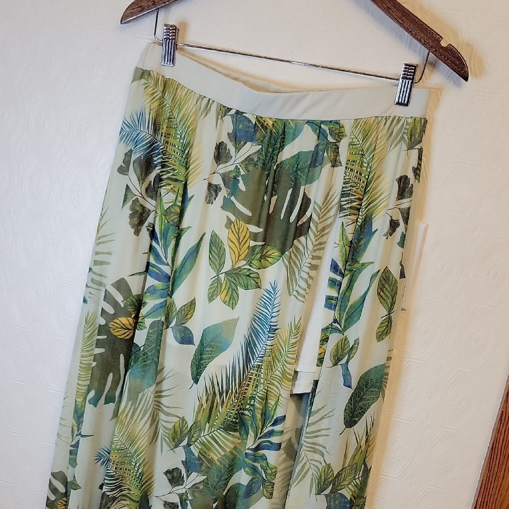 Revamped Green Leaf‎ Maxi Skirt - Picture 2 of 8